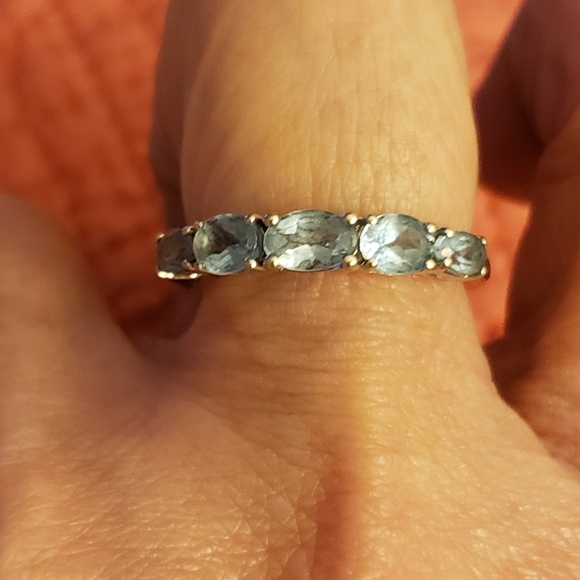 Jewelry - White gold light blue topaz ring